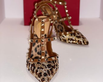 Tacchi Rockstud Valentino Leopard personalizzati con cristalli