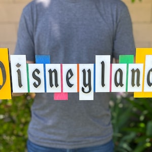 ÉDITION SPÉCIALE - Enseigne vintage de chapiteau d&#39;entrée de Disneyland Resort