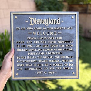 Disneyland 1955 Eröffnungstag Widmungstafel Replikat - Vintage Disney Park Eingang Willkommensschild - Handgefertigte Holzdekoration