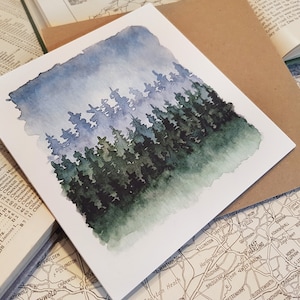 Carte de voeux imprimée à l'aquarelle peinte à la main d'un paysage forestier d'hiver