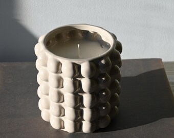 Sculpturale keramische kaars: met de hand gegoten was