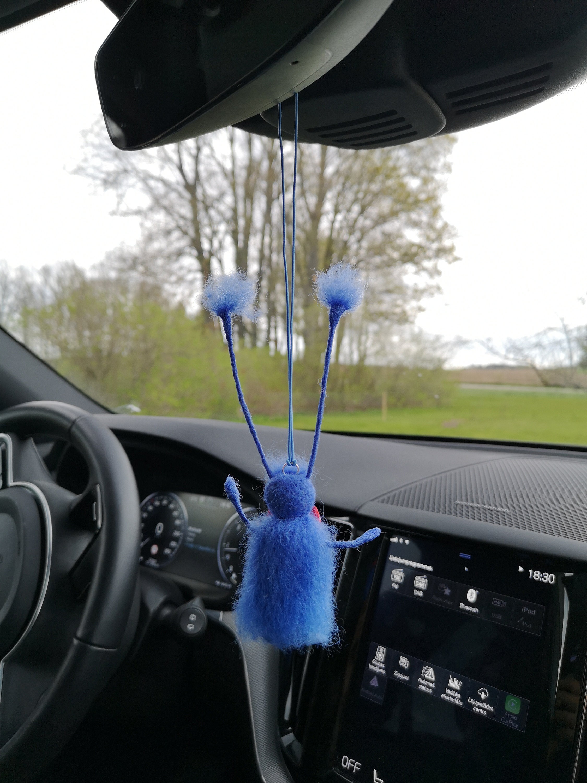 Wackelnder Holzmann Figur 8x4cm - Lustiges Auto Armaturenbrett Ornament & Desktop Deko