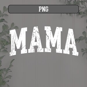 K&ouml;nnte beinhalten: Wei&szlig;er, abgenutzter Text mit der Aufschrift "MAMA" auf grauem Hintergrund. Das Wort ist gew&ouml;lbt und hat ein strukturiertes, abgenutztes Aussehen. Ein graues Rechteck mit dem Wort "PNG" befindet sich oben. Gr&uuml;ne Blattzweige umrahmen die Ober- und Seitenr&auml;nder.