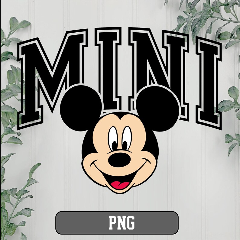 K&ouml;nnte beinhalten: Grafik mit dem Wort "MINI" in schwarzen Blockbuchstaben mit wei&szlig;en Umrissen, &uuml;ber einem l&auml;chelnden Mickey Mouse-Gesicht. Darunter ein graues Rechteck mit dem Text "PNG". Das Design ist vor einem wei&szlig;en Hintergrund mit gr&uuml;nem Laub angeordnet.