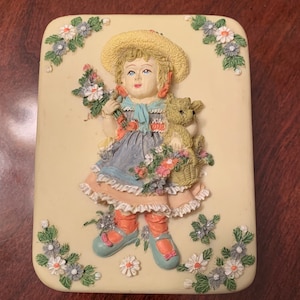 Small ceramic trinket box