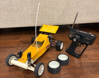 Traxxas Radicator II clásico con control remoto y piezas adicionales varias