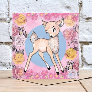 Roze Fawn Hert Kitsch Bloemen Leuke Msdre Wenskaart 15cm Vierkant. Gedrukt in het Verenigd Koninkrijk