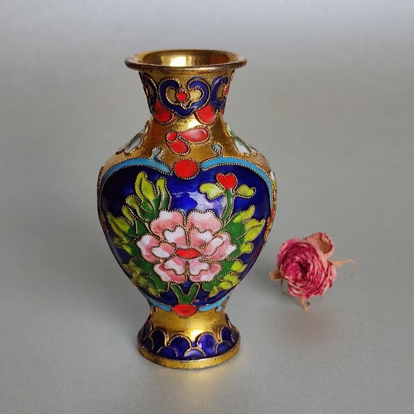 Vintage Chinese small cloisonne vase Miniature vase with floral print Metal mini vase Mini cloisonne vase Chinese vase