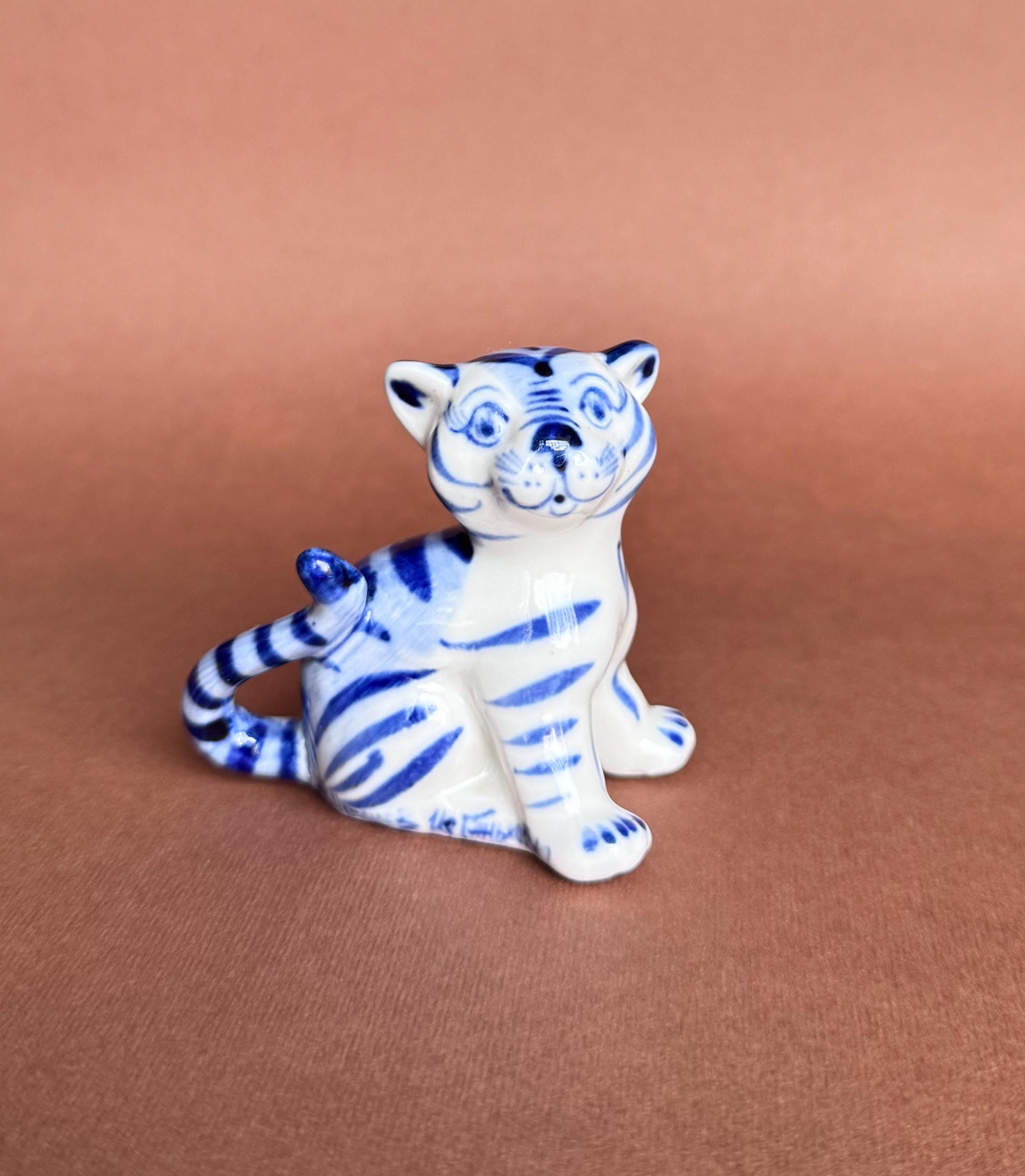 Vintage Figur Tigerjunges Gzhel. Porzellanfigur Tiger