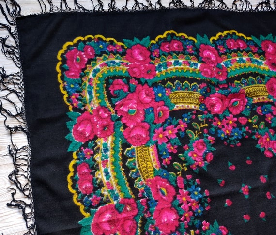 Vintage Ukrainian black shawl Warm woolen shawl S… - image 3