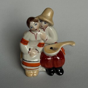 Soviet porcelain figurine of a couple with a bandura Kyiv. Vintage miniature figurine on a bench Kyiv. Collectible porcelain figurines ussr