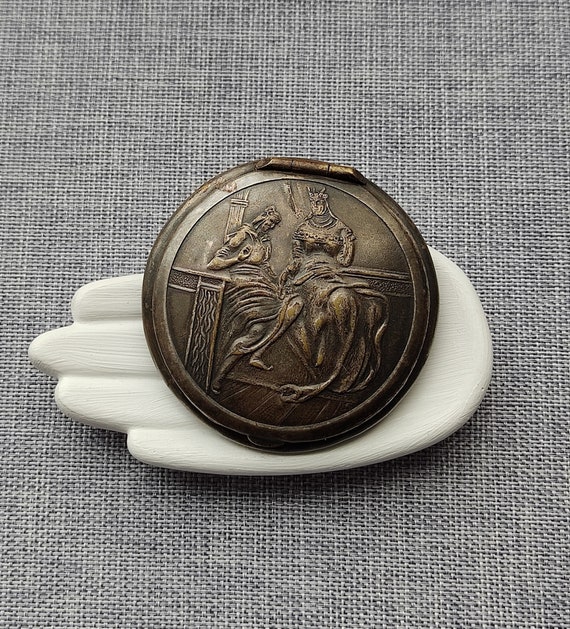 Old powder box silver plated Round vintage powder box Cupronickel compact powder Soviet compact powder Women's accessory Compact powder