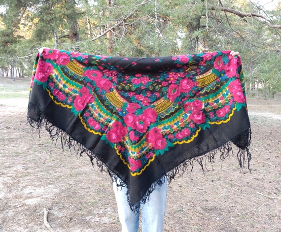 Vintage Ukrainian black shawl Warm woolen shawl S… - image 2