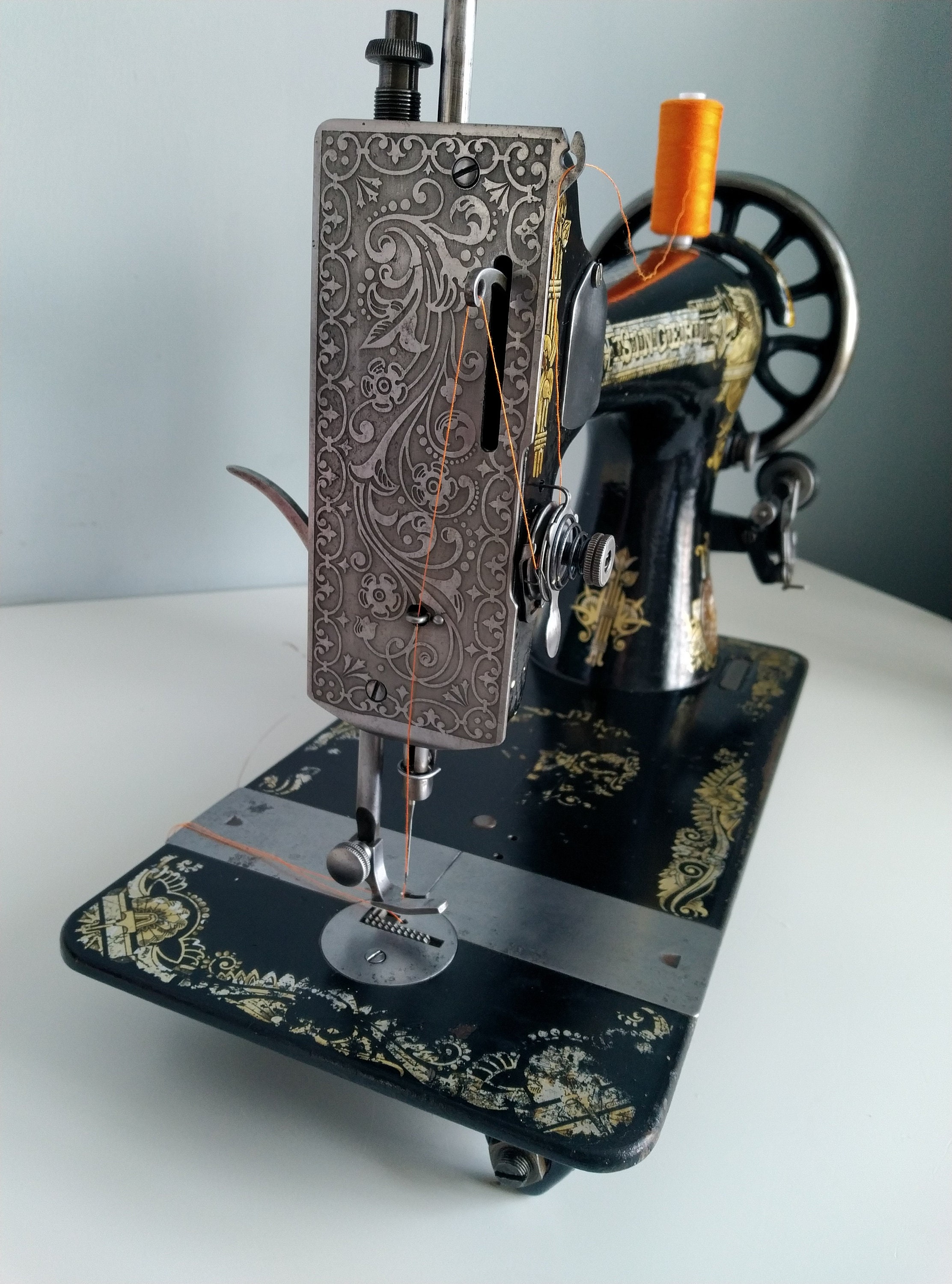 Vintage Singer Sewing Machine, Made in 1907, Antique, Hand Cranked, for
