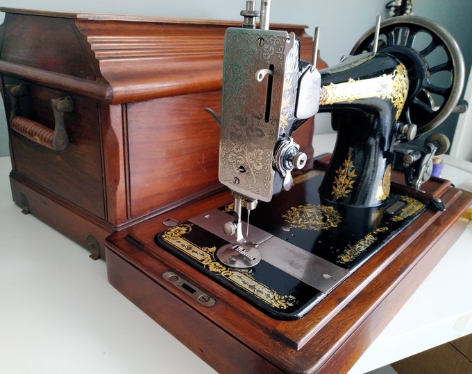 Vintage Singer Sewing Machine Hand Cranked Made in 1907 Etsy