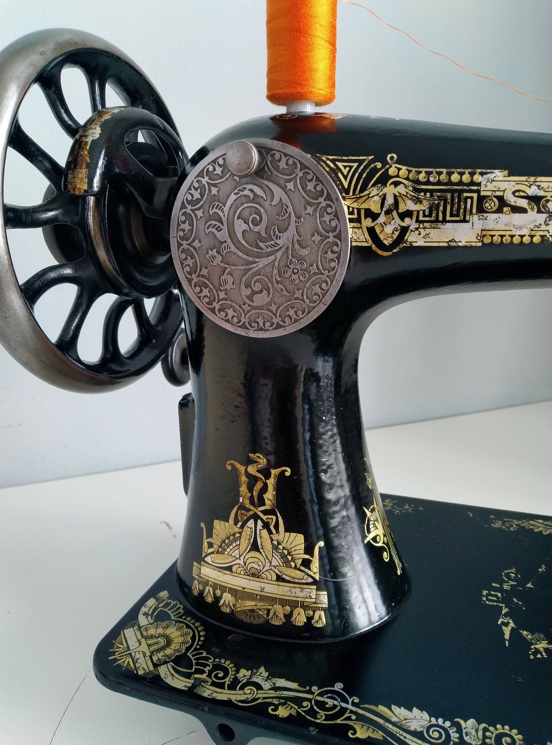 Vintage Singer Sewing Machine, Made in 1907, Antique, Hand Cranked, for