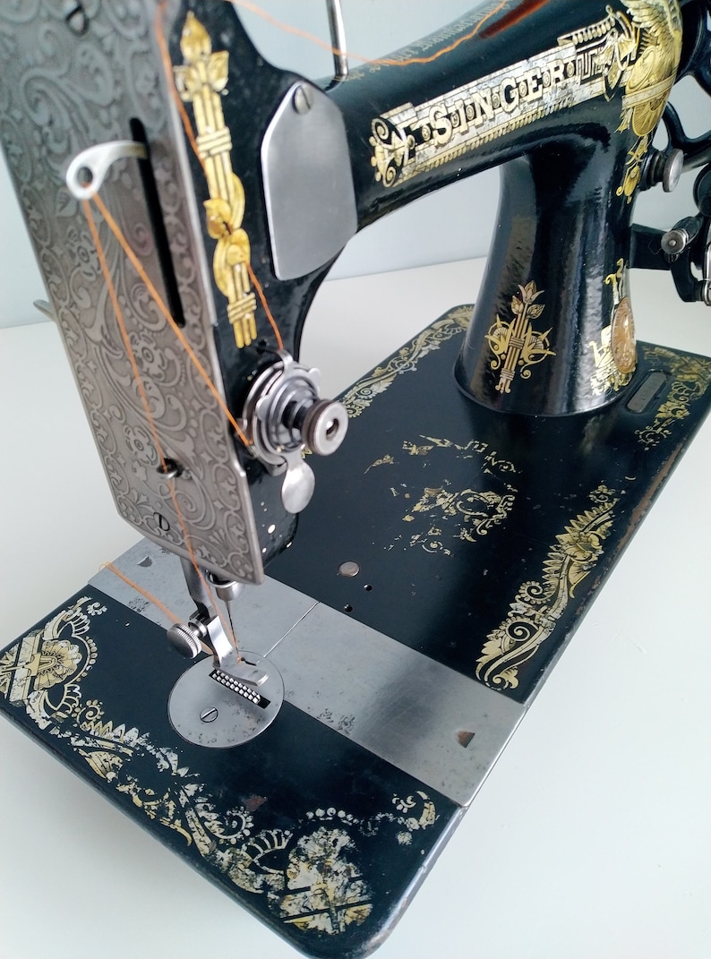 Vintage Singer Sewing Machine, Made in 1907, Antique, Hand Cranked, for