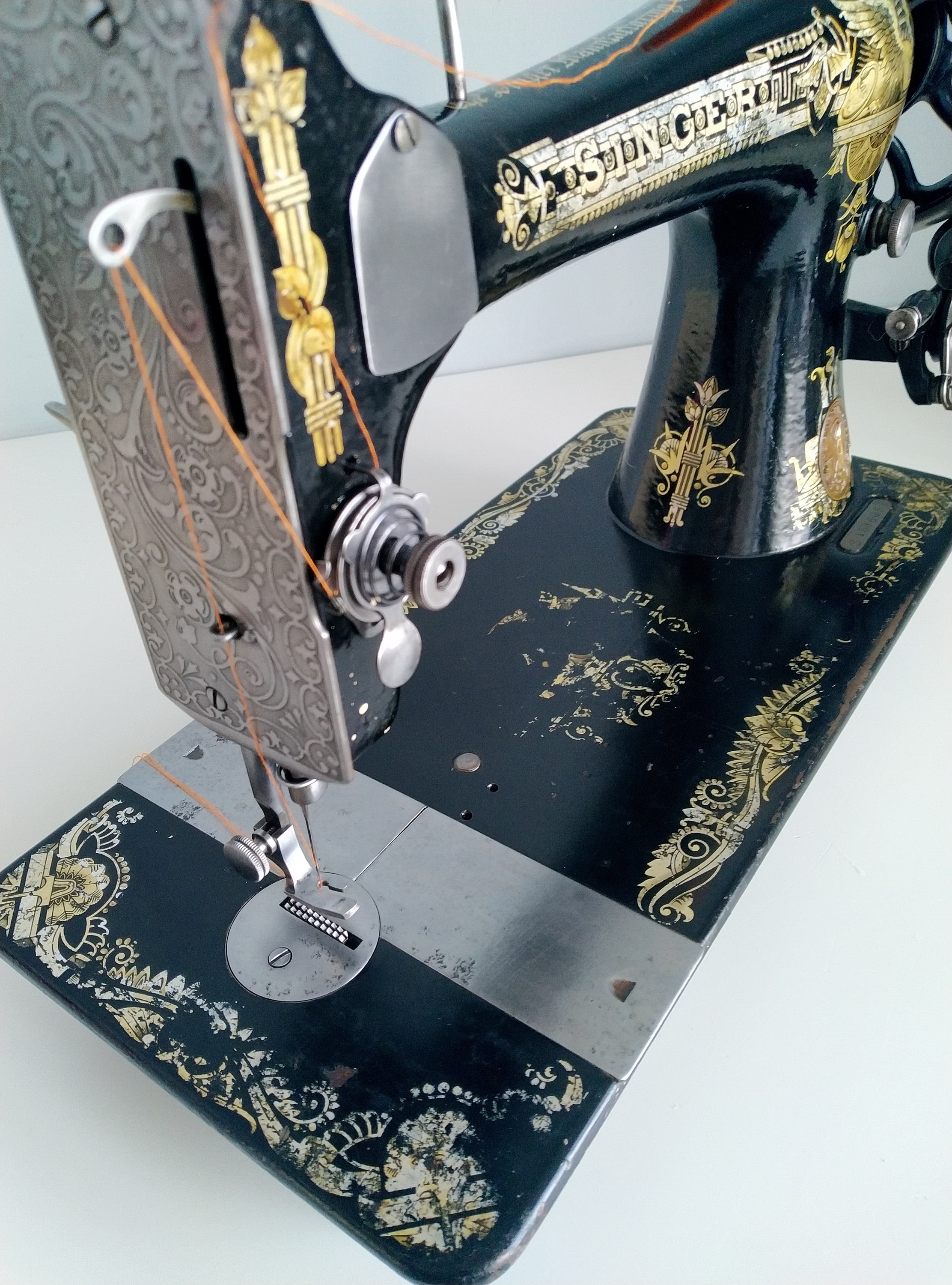 Vintage Singer Sewing Machine, Made in 1907, Antique, Hand Cranked, for