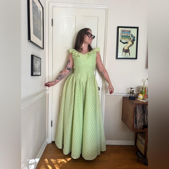60s Vintage Basque Waist Green Eyelet Lace Princess Gown Sz SM