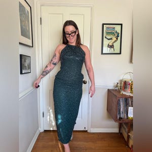 Bodenlanges Perlenkleid von Satin