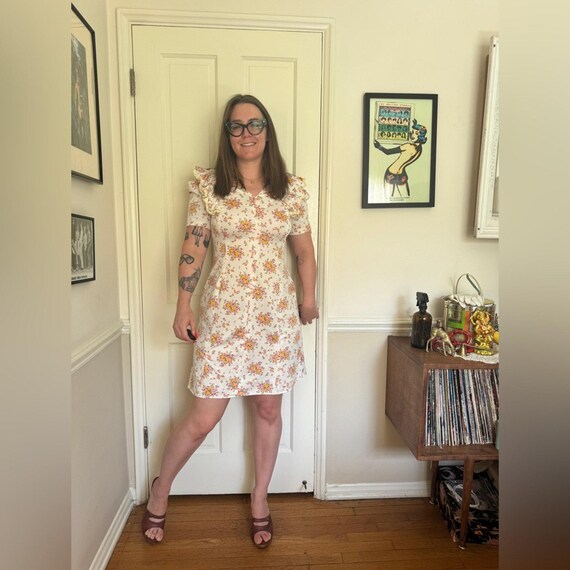 70s a line dress 70s Vintage White Floral A Line Dress w Puff Sleeves and Frilly Collar