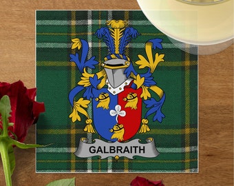 Galbraith-Familienwappen auf irischen Tartan-Getränke- und Mittagessenservietten, perfekt für Hochzeiten und Familientreffen