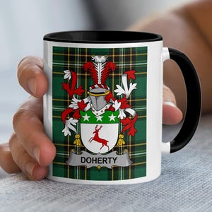 Doherty Irischer Nachname Becher, Familienwappen Becher, irisches Erbe Geschenk, Abstammungsgeschenk, Tartan Kaffeetasse, Familienname Geschenk im Clan-Stil
