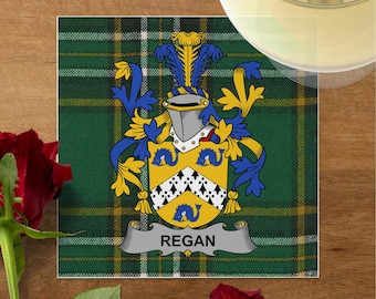 Regan Familienwappen auf irischem Tartan, benutzerdefinierte Getränkeservietten für Hochzeiten, Brautpartys, Familientreffen