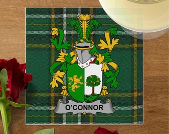 O'Connor-Familienwappen auf irischen Tartan-Getränkeservietten für Hochzeiten und Wiedervereinigungen