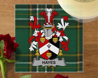 Armoiries de la famille Hayes sur serviettes de table en tartan irlandais pour mariages et showers de bébé