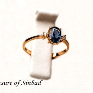 Blue Sapphire Engagement Ring in Gold. Natural Ceylon Sapphire & Diamonds