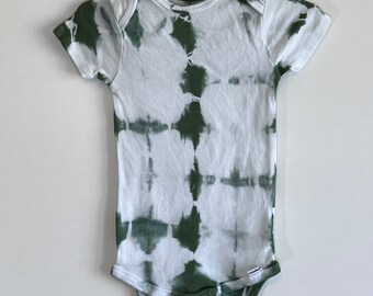 Groene shibori organische onesies-meerdere maten/peutershirts