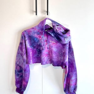 Lila Crop Hoodie handgefärbt xs kastenförmiger Schnitt fällt groß aus