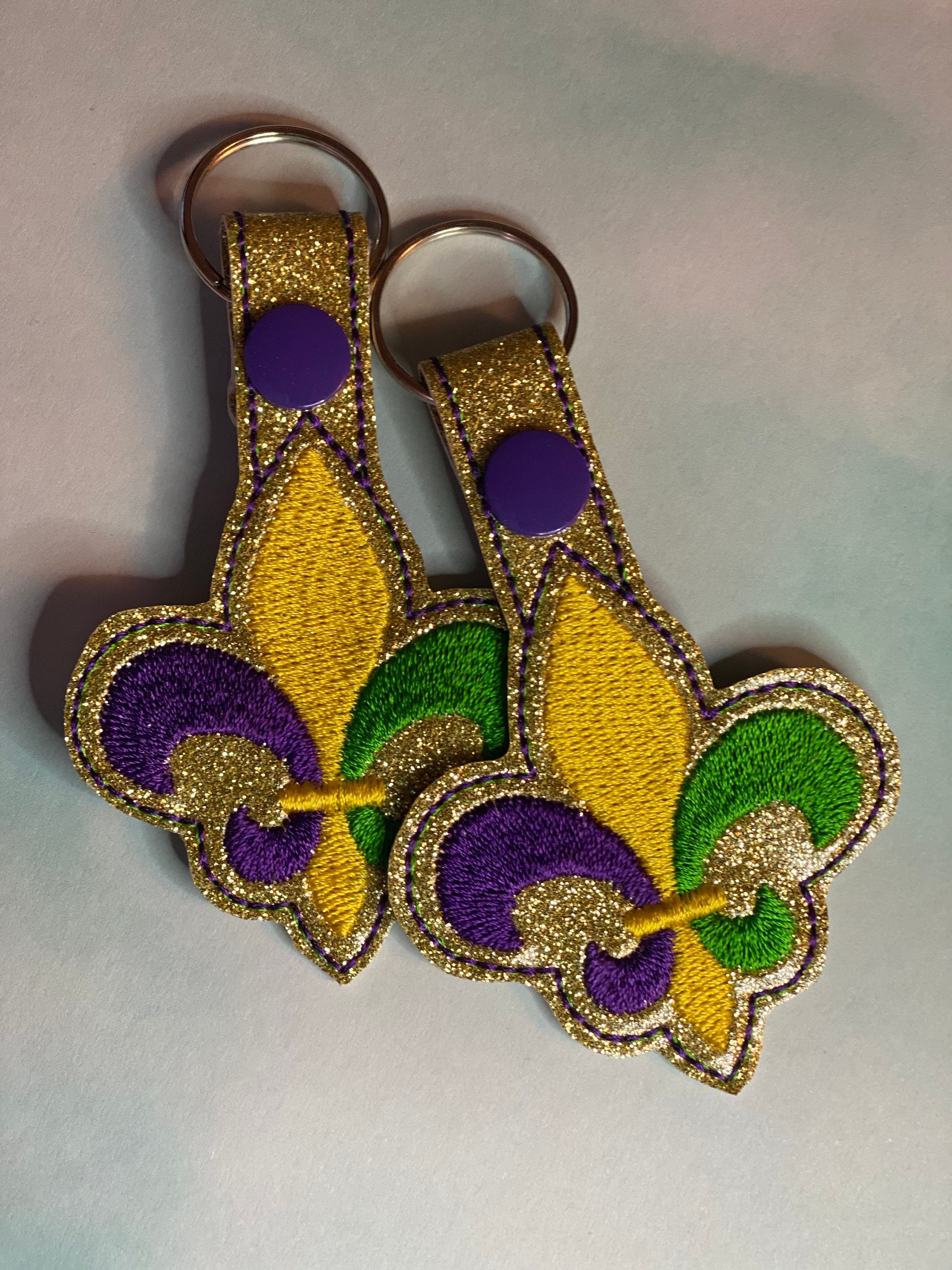  5 Items Keychain Keyring Key Tags Chains Rings Jewelry Bag  Charms R3BU5 Fleur De Lis Iris Lily : Office Products