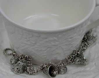 "Vintage Designer ""Borobudur Glocke"" Sterling Silber Glocken-Charm-Armband."