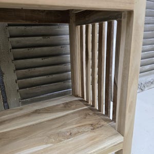 Sängbord litet trä med en låda, rektangulär design, sidobord i trä med ribbor, massiv teak, obehandlad, klar för vaxning bild 9