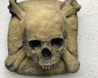 Skull and cross bones wall plaque Pirate skull & Crossbones ornament