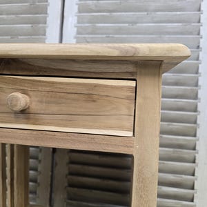 Sängbord litet trä med en låda, rektangulär design, sidobord i trä med ribbor, massiv teak, obehandlad, klar för vaxning bild 4