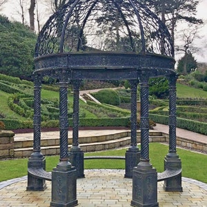 Cenador victoriano de hierro fundido, asiento arquitectónico de jardín, hotel, casa de campo, terrenos