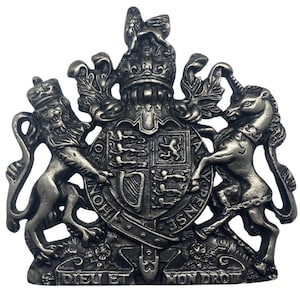 Royal Coat of Arms Queens Memorial Silver Sign Plaque Royal Crest Wall Hanger Armorial plate silver pewter Armorial plaque