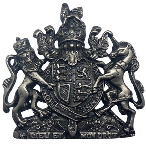 Royal Coat of Arms Queens Memorial Silver Sign Plaque Royal Crest Wall Hanger Armorial plate silver pewter Armorial plaque
