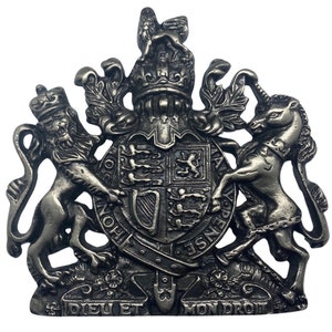 Royal Coat of Arms Queens Memorial Silver Sign Plaque Royal Crest Wall Hanger Armorial plate silver pewter Armorial plaque