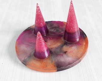 Ringhalter aus lila und rosa Epoxidharz