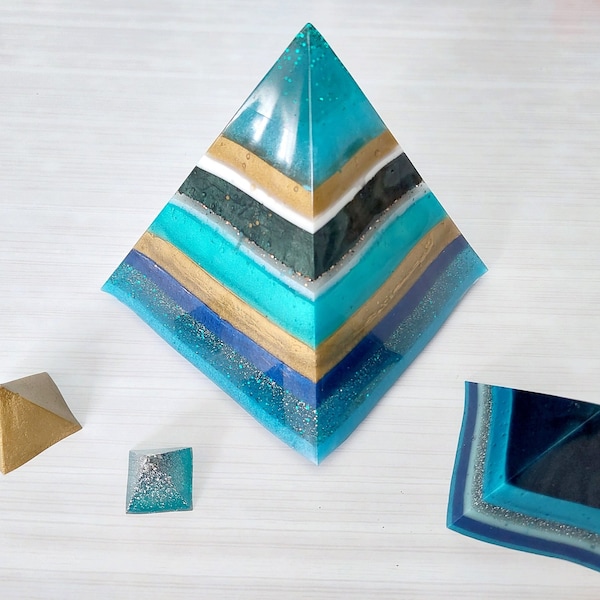 Pyramide bleu décoration en résine époxy