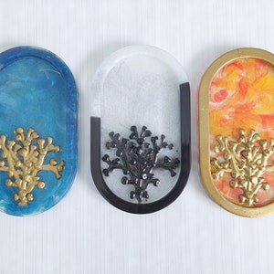 Oval trinket tray in epoxy resin