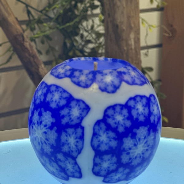 Vela perfumada Blue Snow: Millefiori de Poinsettia navideña, hecha en EE. UU.