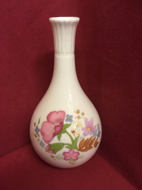 A Vintage Wedgwood Bud Vase in the Meadow Sweet Design Etsy
