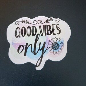 Autocollant de motivation Bonnes vibrations seulement
