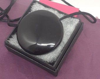 Zwarte spiegelobsidiaanhanger - rond - 40 mm - zwart koord - creativiteit - steen van voorspoed - bescherming - NIEUW - geschenkverpakking