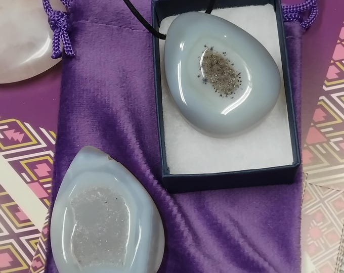 Agate - Pendant- Black Cord-Protection-Stability - Gift-Yourself- Friends-Family-Loved One-Gift Box